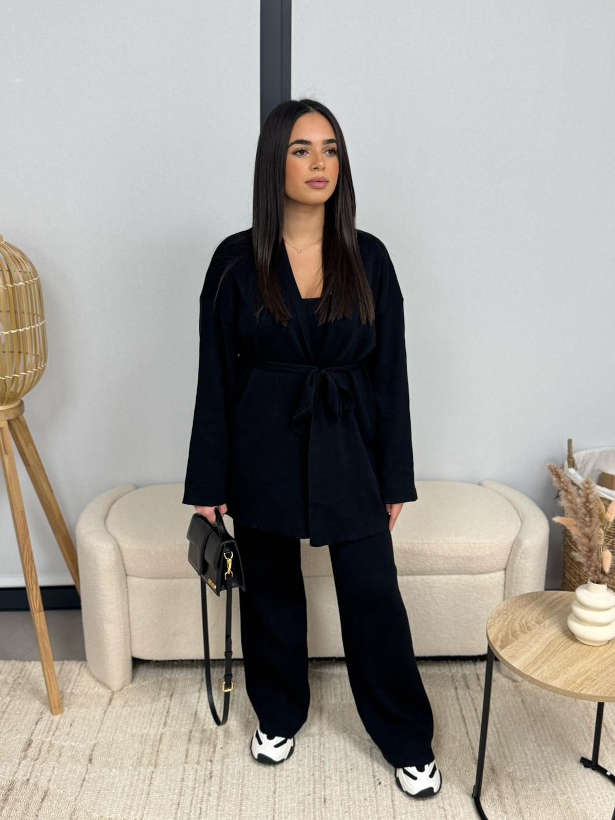 Ensemble Ava Noir